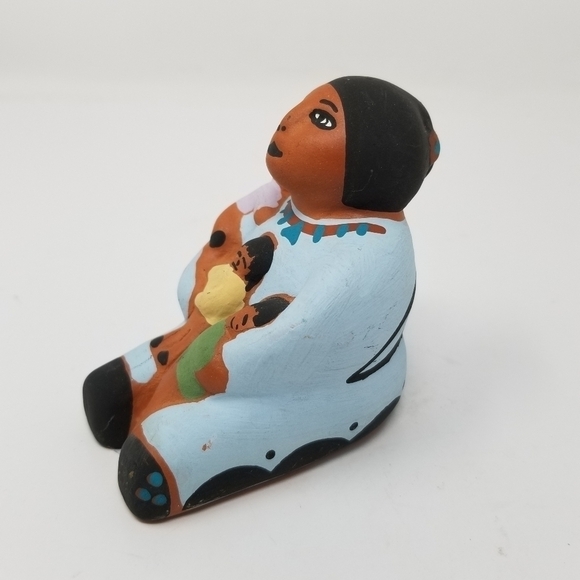 Acoma Storyteller Doll Three Children Native American Pottery Figurine Signed - Picture 3 of 16
